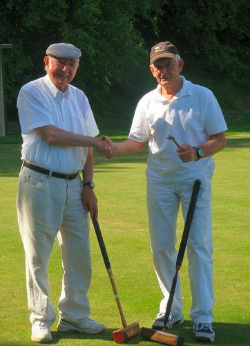 2008 final 001.jpg - Red corner Frank Hibberd Vs blue corner Peter Dennis